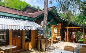 Auberge Alpine Inn